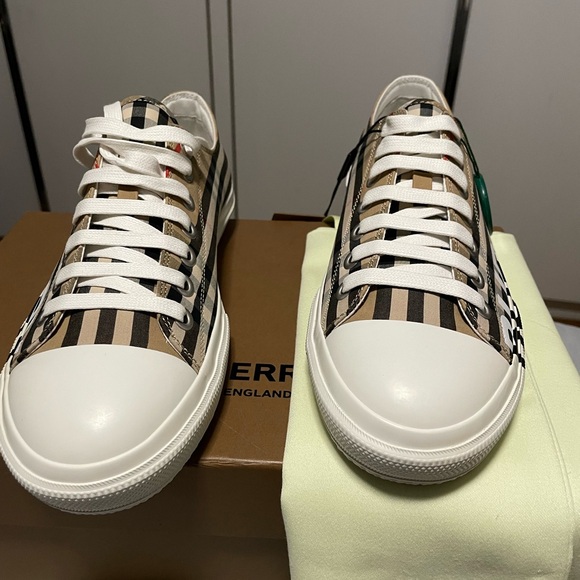 did not give me the right size brand new never worn never tried on - Picture 5 of 5